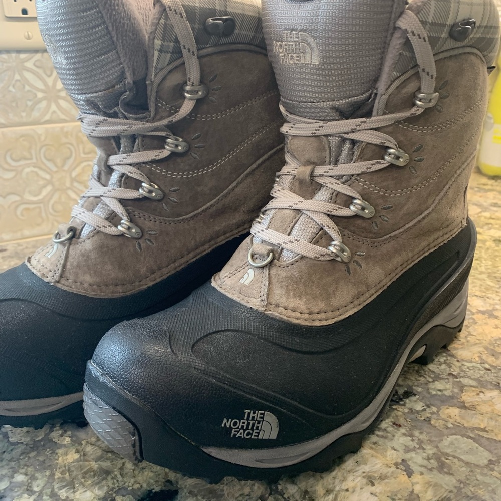 North Face women’s snow boots size 10